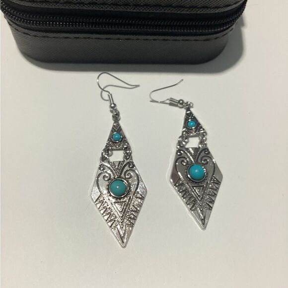 🪷Lightweight SilverTone Turquoise Boho Hook Drop Earrings - Picture 14 of 16